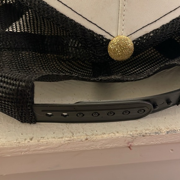 Super cute baseball cap with glitt and word “smile” - Picture 4 of 4